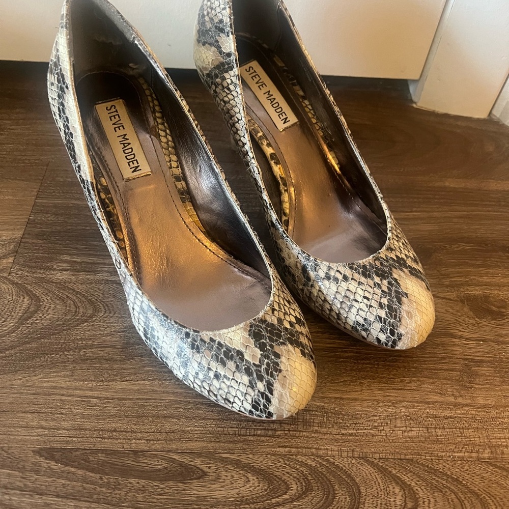 Steve Madden Black and Gray Heels with Snakeskin Print